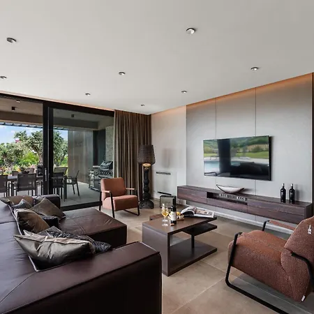 Willa Visignano Near Porec For 8 People With 49 M2 Heated Pool, Wellness & Sea View