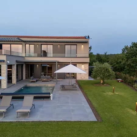 Visignano Near Porec For 8 People With 49 M2 Heated Pool, Wellness & Sea View Villa Višnjan