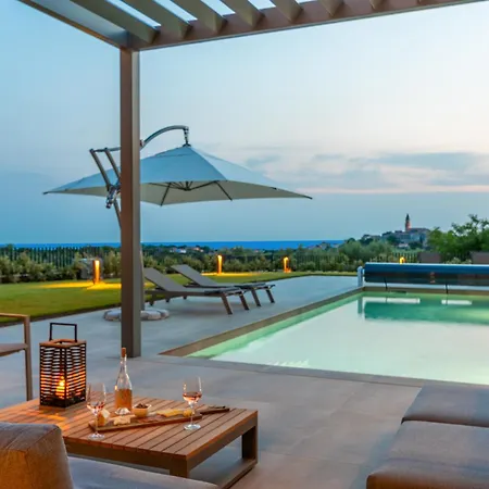 Visignano Near Porec For 8 People With 49 M2 Heated Pool, Wellness & Sea View