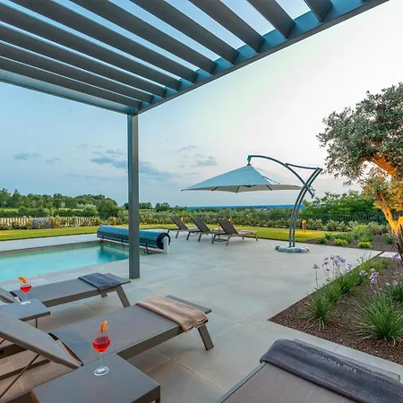 Visignano Near Porec For 8 People With 49 M2 Heated Pool, Wellness & Sea View Višnjan