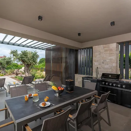 Visignano Near Porec For 8 People With 49 M2 Heated Pool, Wellness & Sea View * Višnjan