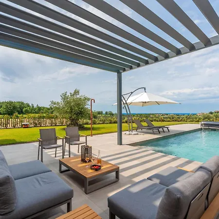 Visignano Near Porec For 8 People With 49 M2 Heated Pool, Wellness & Sea View Višnjan