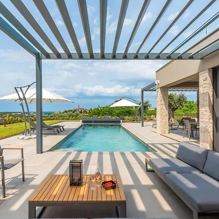فيلة Visignano Near Porec For 8 People With 49 M2 Heated Pool, Wellness & Sea View