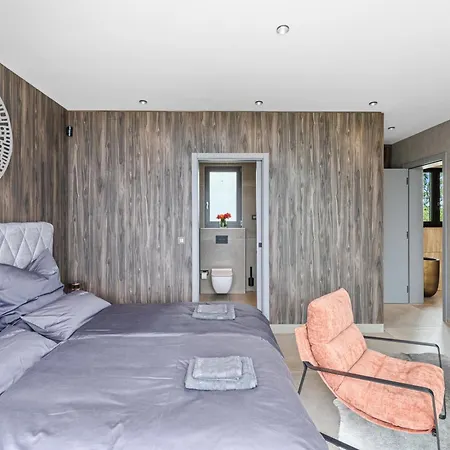 Βίλα Visignano Near Porec For 8 People With 49 M2 Heated Pool, Wellness & Sea View