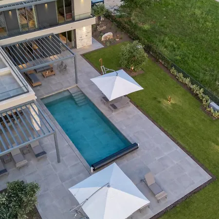 Visignano Near Porec For 8 People With 49 M2 Heated Pool, Wellness & Sea View * Višnjan