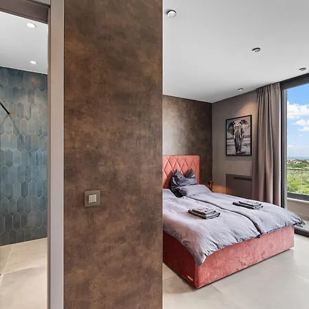 فيلة Visignano Near Porec For 8 People With 49 M2 Heated Pool, Wellness & Sea View