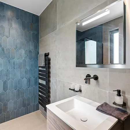 فيلة Visignano Near Porec For 8 People With 49 M2 Heated Pool, Wellness & Sea View
