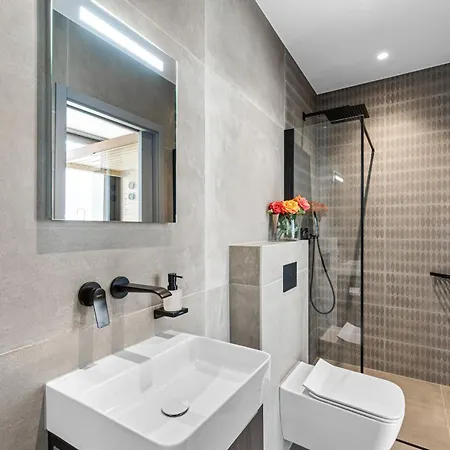 Visignano Near Porec For 8 People With 49 M2 Heated Pool, Wellness & Sea View Βίλα