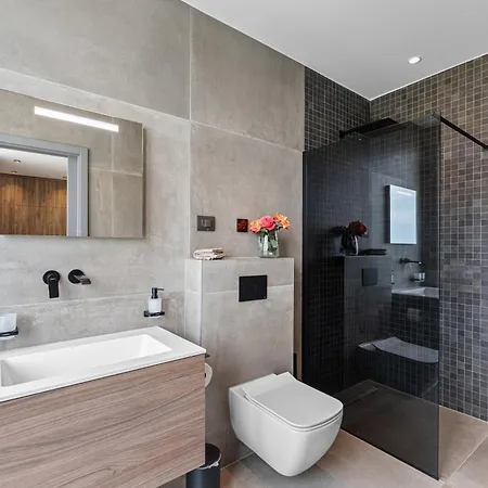 فيلة Visignano Near Porec For 8 People With 49 M2 Heated Pool, Wellness & Sea View Višnjan