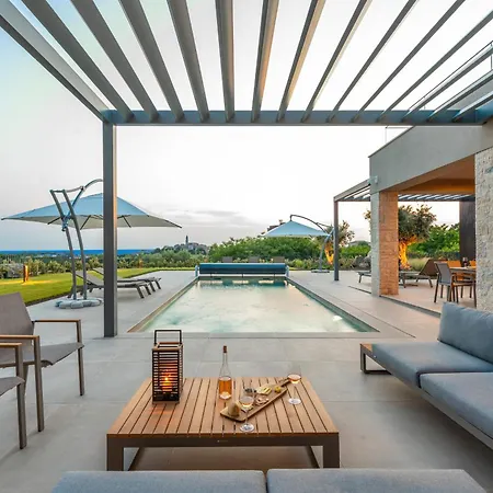 Βίλα Visignano Near Porec For 8 People With 49 M2 Heated Pool, Wellness & Sea View