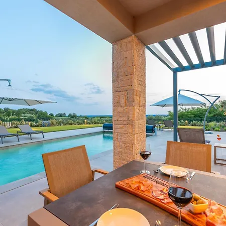 Visignano Near Porec For 8 People With 49 M2 Heated Pool, Wellness & Sea View * Višnjan