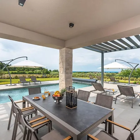 Visignano Near Porec For 8 People With 49 M2 Heated Pool, Wellness & Sea View * Višnjan