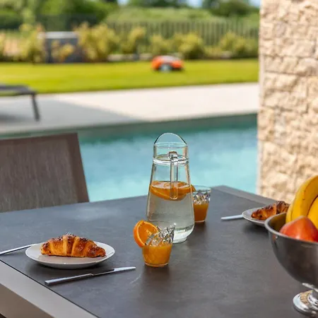 Visignano Near Porec For 8 People With 49 M2 Heated Pool, Wellness & Sea View *