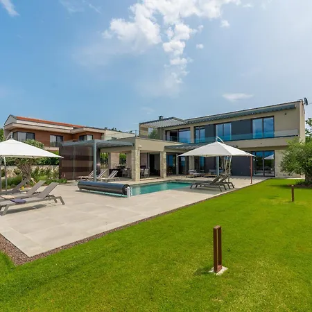 Βίλα Visignano Near Porec For 8 People With 49 M2 Heated Pool, Wellness & Sea View *