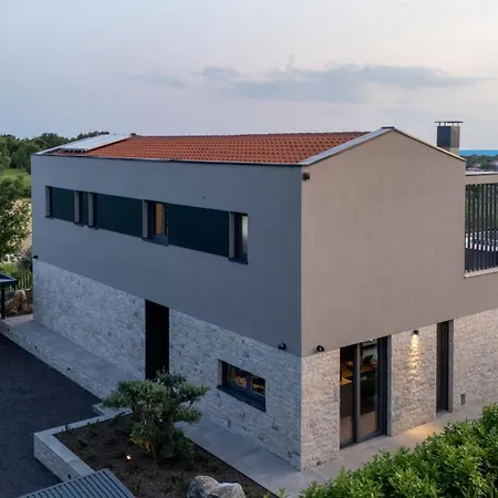 Visignano Near Porec For 8 People With 49 M2 Heated Pool, Wellness & Sea View *