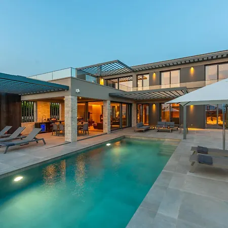 Βίλα Visignano Near Porec For 8 People With 49 M2 Heated Pool, Wellness & Sea View *